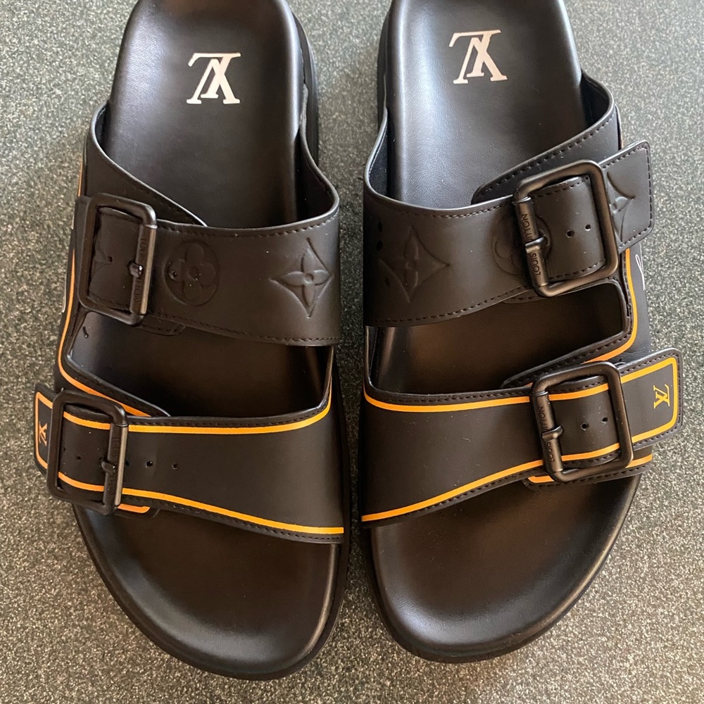 Mens size 9 US, black & gold. Perfect condition
